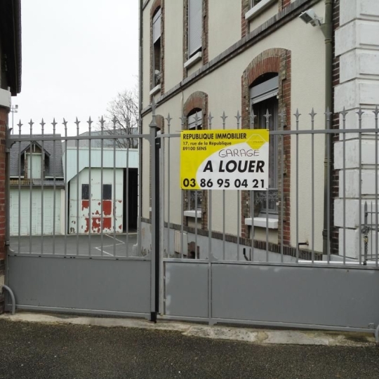  REPUBLIQUE IMMOBILIER : Garage / Parking | SENS (89100) | 30 m2 | 135 € 