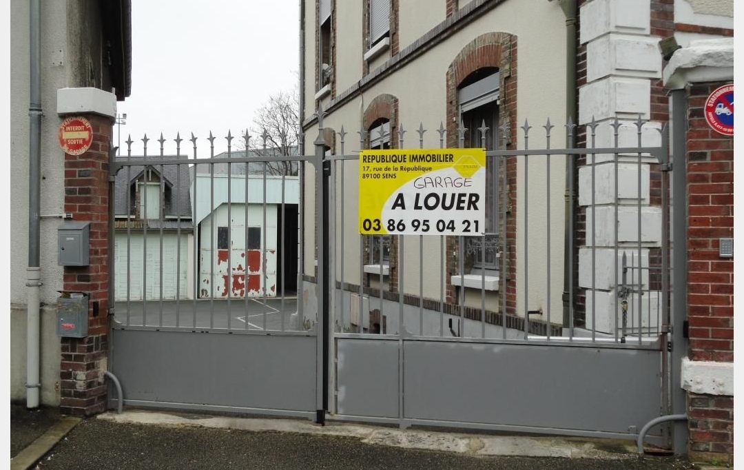 REPUBLIQUE IMMOBILIER : Garage / Parking | SENS (89100) | 30 m2 | 135 € 