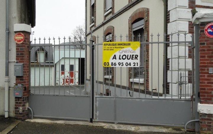  REPUBLIQUE IMMOBILIER Garage / Parking | SENS (89100) | 30 m2 | 135 € 